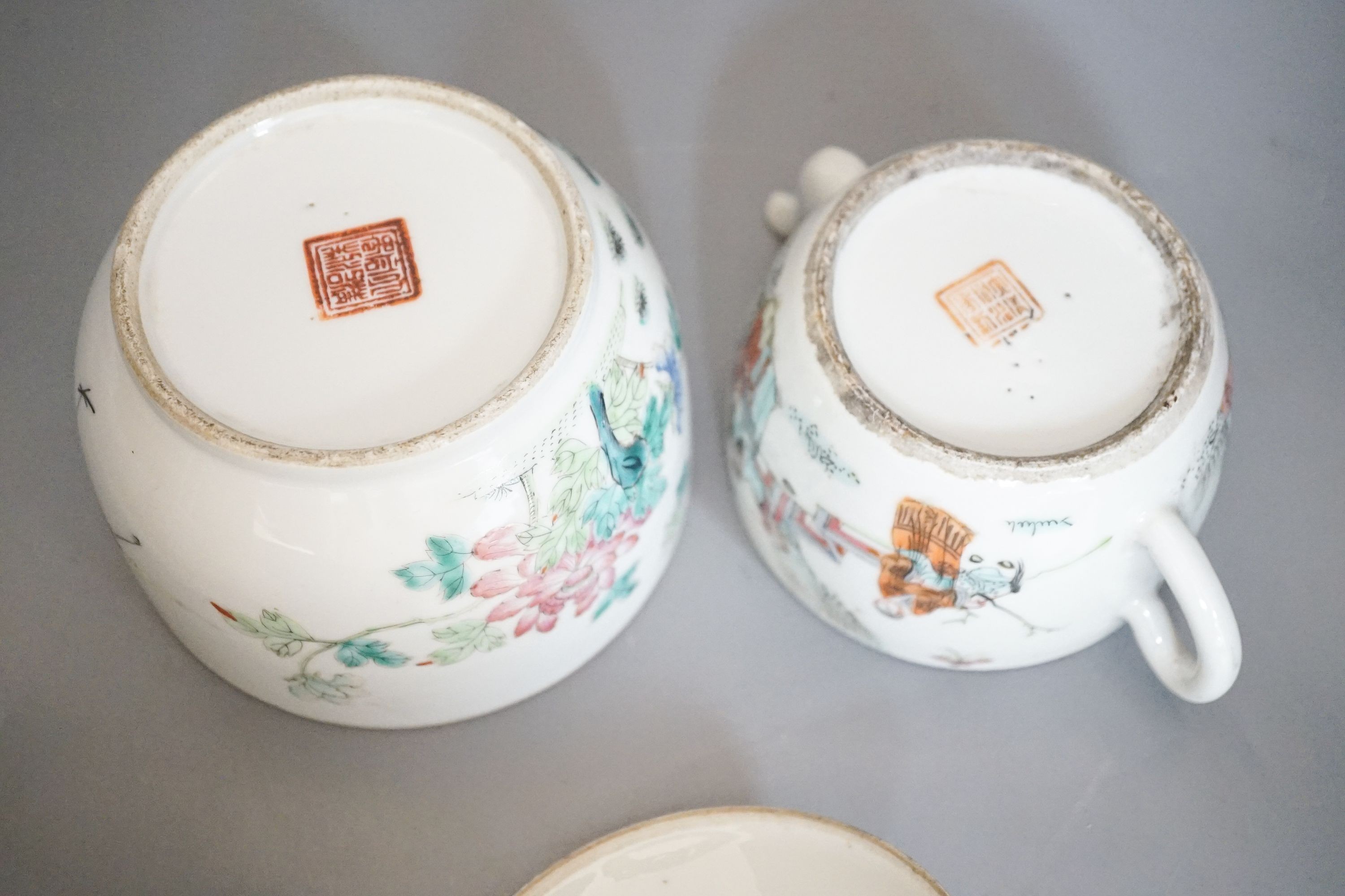 A Chinese famille rose teapot and a similar covered bowl, Tongzhi mark and period 13cm